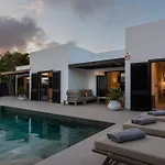 Luxurious Acebo 4 Bed, 4 Bath, Private Pool 빌라 *