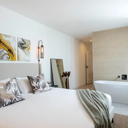 Luxurious Acebo 4 Bed 4 Bath Private Pool *