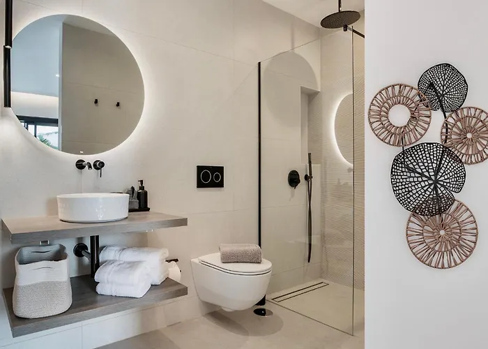 Luxurious Acebo 4 Bed, 4 Bath, Private Pool Villa *