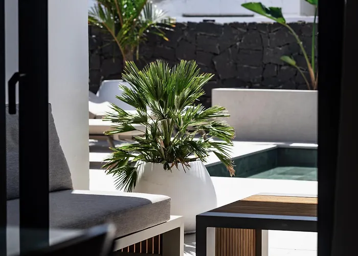 Luxurious Acebo 4 Bed, 4 Bath, Private Pool * Playa Blanca (Lanzarote)