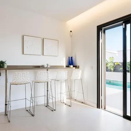 Luxurious Acebo 4 Bed, 4 Bath, Private Pool Playa Blanca