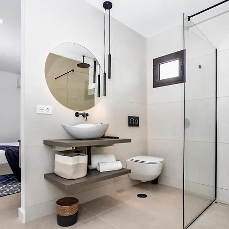 Luxurious Acebo 4 Bed, 4 Bath, Private Pool فيلة بلايا بلانكا