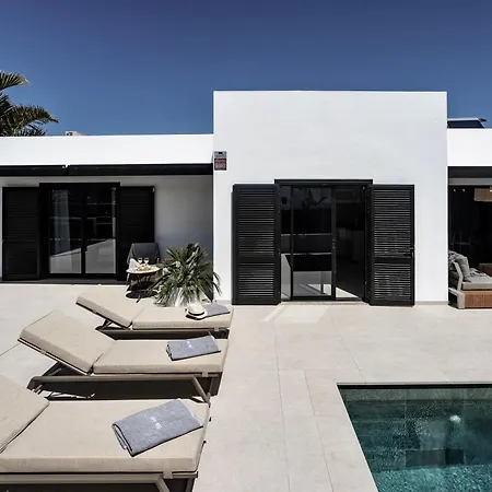 Luxurious Acebo 4 Bed, 4 Bath, Private Pool Playa Blanca