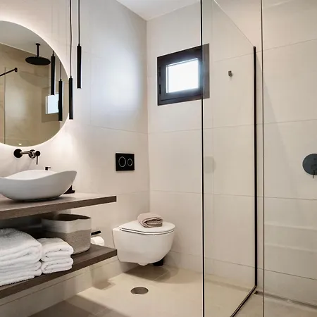 Luxurious Acebo 4 Bed, 4 Bath, Private Pool فيلة