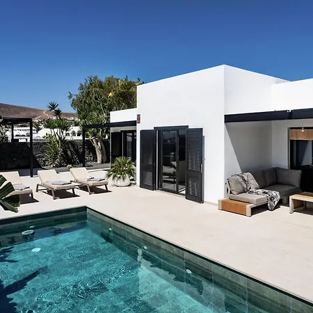 Luxurious Acebo 4 Bed, 4 Bath, Private Pool Villa Playa Blanca