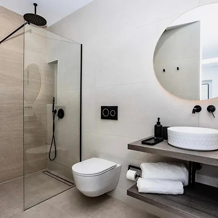 Luxurious Acebo 4 Bed, 4 Bath, Private Pool بلايا بلانكا