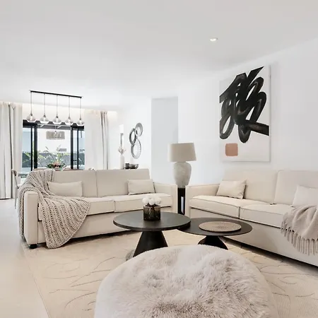 Luxurious Acebo 4 Bed, 4 Bath, Private Pool