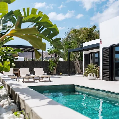 Luxurious Acebo 4 Bed, 4 Bath, Private Pool فيلة *