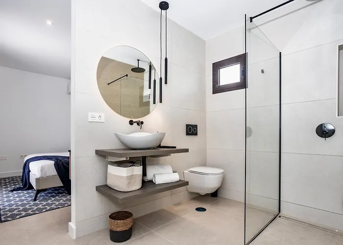 Luxurious Acebo 4 Bed, 4 Bath, Private Pool Villa Playa Blanca (Lanzarote)