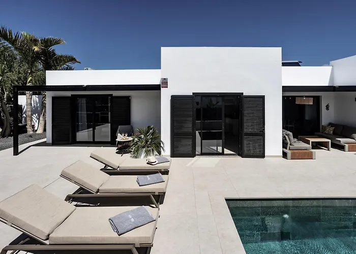 Luxurious Acebo 4 Bed, 4 Bath, Private Pool Playa Blanca (Lanzarote)