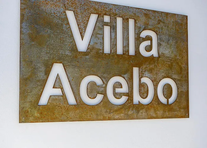 Luxurious Acebo 4 Bed, 4 Bath, Private Pool Villa