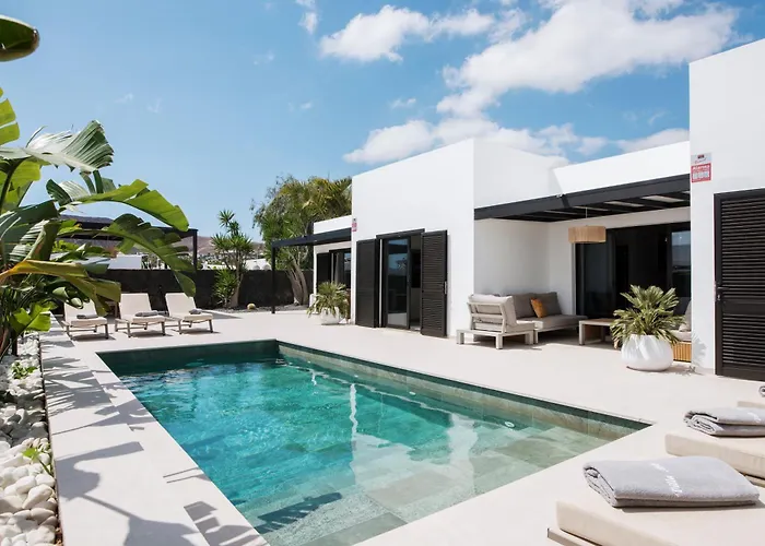Luxurious Acebo 4 Bed, 4 Bath, Private Pool Playa Blanca (Lanzarote)