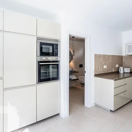 Luxurious Acebo 4 Bed 4 Bath Private Pool *